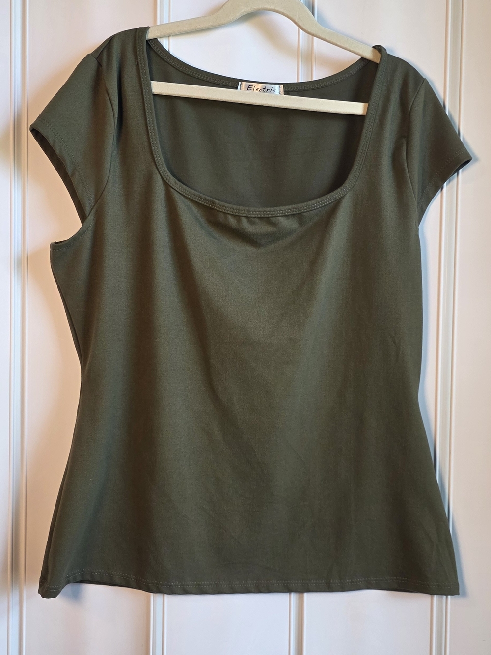 Elan Olive Scoop Neck Short Sleeve Tee